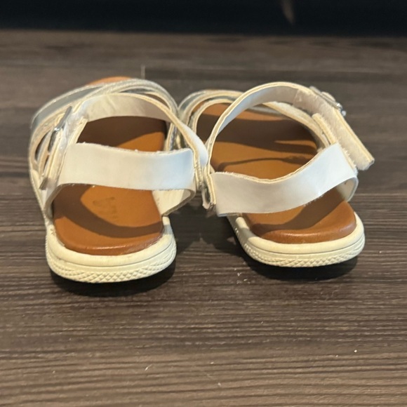 Toddler Girl White Sandals - Picture 6 of 7